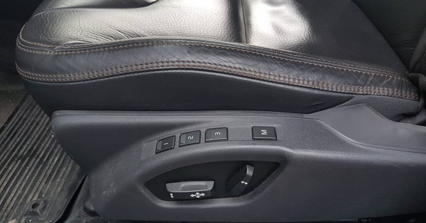 Bán xe Volvo XC60 số tự động đời 2010 chạy 140.000 km