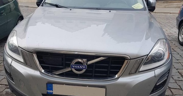 Bán xe Volvo XC60 số tự động đời 2010 chạy 140.000 km