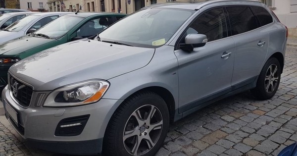 Bán xe Volvo XC60 số tự động đời 2010 chạy 140.000 km