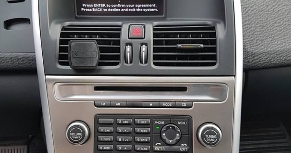 Bán xe Volvo XC60 số tự động đời 2010 chạy 140.000 km