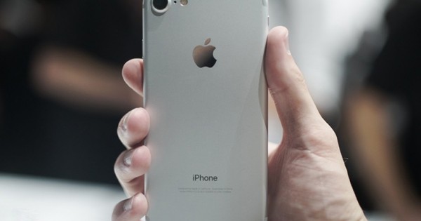 Bán Iphone 7, 7s có từ 64Gb, 128Gb xem hàng tại chợ Sapa Praha