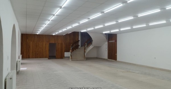 Cần bán cửa hàng ba tầng hơn 1000m2