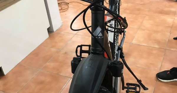 Em cần bán 2 xe đạp địa hình