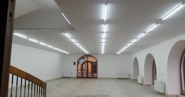 Cần bán cửa hàng ba tầng hơn 1000m2