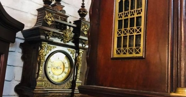Đồng Hồ Cổ của Anh Quốc hơn 100 năm tuổi