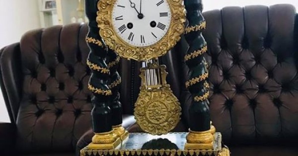 Bán đồng hồ tủ được sản xuất năm 1983 tại Châu Âu