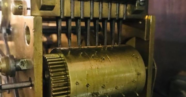 Đồng Hồ Cổ của Anh Quốc hơn 100 năm tuổi