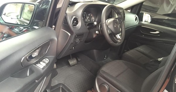 Bán xe Mercedes Vito 119XL số tự động tại chợ Sapa, Praha