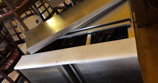 Cần thanh lý Máy hút mùi , bàn bufet làm nóng , máy rửa bát , tủ rau , tủ mát ..