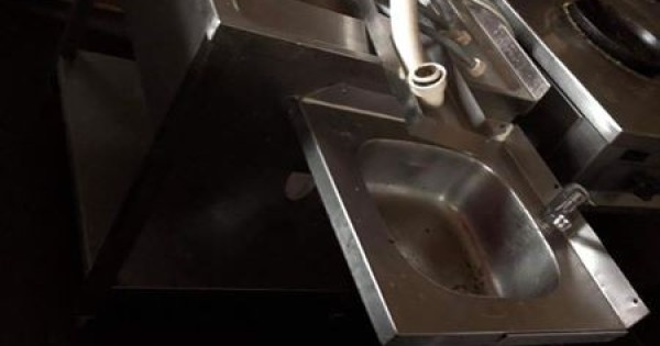 Cần thanh lý Máy hút mùi , bàn bufet làm nóng , máy rửa bát , tủ rau , tủ mát ..