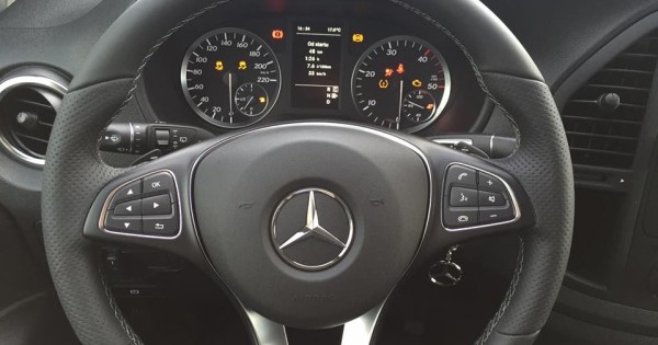 Bán xe Mercedes Vito 119XL số tự động tại chợ Sapa, Praha