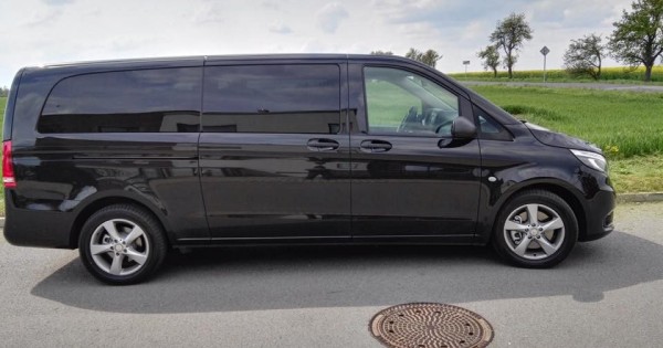 Bán xe Mercedes Vito 119XL số tự động tại chợ Sapa, Praha