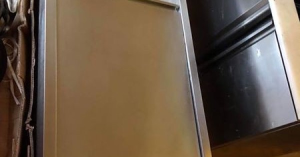 Cần thanh lý Máy hút mùi , bàn bufet làm nóng , máy rửa bát , tủ rau , tủ mát ..