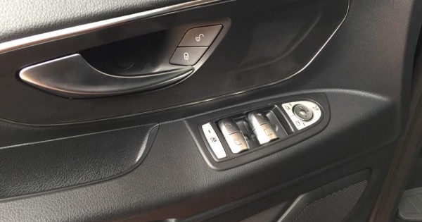 Bán xe Mercedes Vito 119XL số tự động tại chợ Sapa, Praha