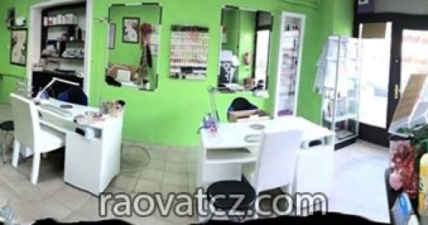 Cần nhượng tiệm Nails trung tâm quảng trường gần OLOMOUC