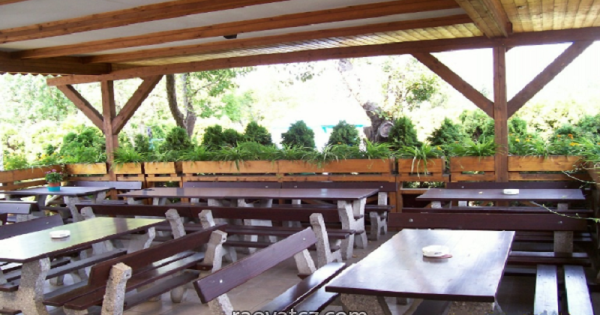 Bán diện tích kinh doanh kèm nhà ở tổng 1.456m2, cách Plzeň 15km