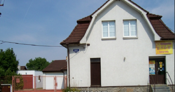 Bán diện tích kinh doanh kèm nhà ở tổng 1.456m2, cách Plzeň 15km