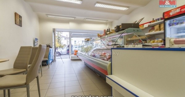 Bán cửa hàng 44 m2 tại Mnichovice, Praha, vị trí quảng trường