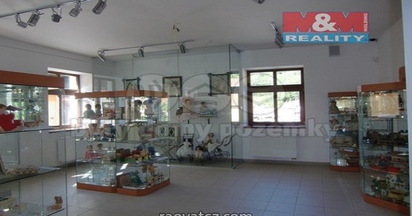 Bán nhà trên ở, dưới bán hàng, 300 m2, Karlštejn, Beroun