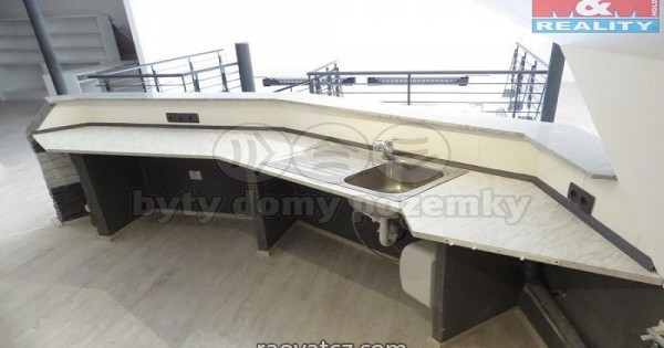 Cho thuê cửa hàng, 235 m2, Praha 6 – Ruzyně