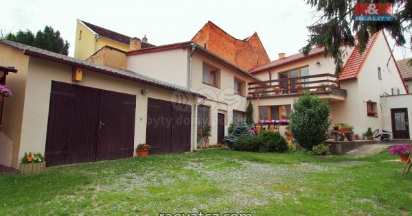 Bán nhà trên ở dưới bán hàng gần Praha, 716 m2, Cesky Brod