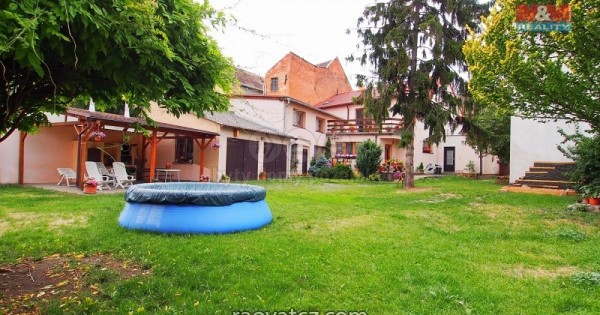 Bán nhà trên ở dưới bán hàng gần Praha, 716 m2, Cesky Brod