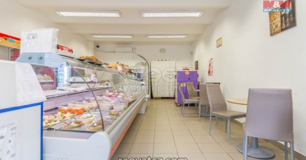 Bán cửa hàng 44 m2 tại Mnichovice, Praha, vị trí quảng trường