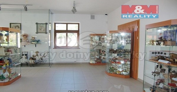 Bán nhà trên ở, dưới bán hàng, 300 m2, Karlštejn, Beroun