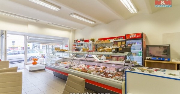 Bán cửa hàng 44 m2 tại Mnichovice, Praha, vị trí quảng trường