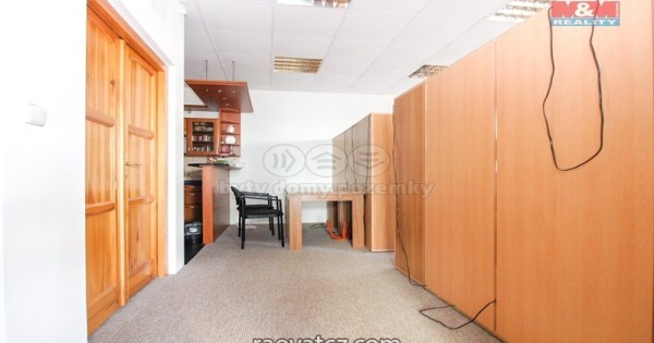 Bán cửa hàng cùng nhà ở Praha 9, Černý Most