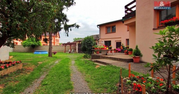 Bán nhà trên ở dưới bán hàng gần Praha, 716 m2, Cesky Brod