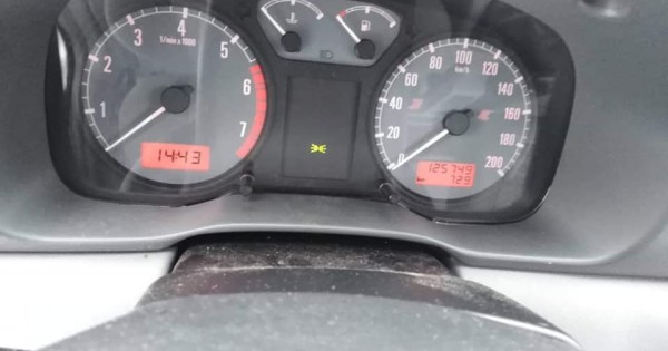 Octavia 1.6 55 kw .chạy 125 000 km.giá 35000 kc