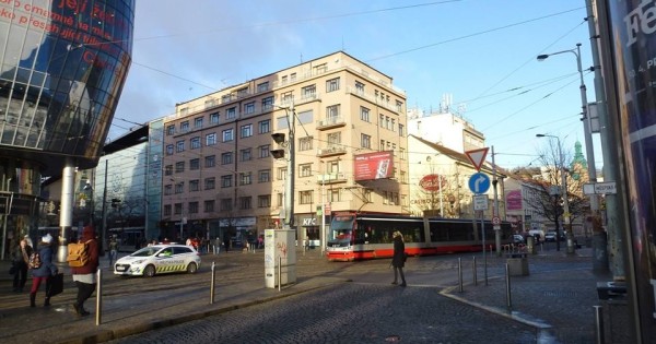 Cho thuê 3 căn hộ, 225m2, 2 căn 45m2 ở Praha