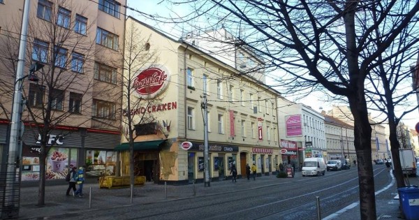 Cho thuê 3 căn hộ, 225m2, 2 căn 45m2 ở Praha