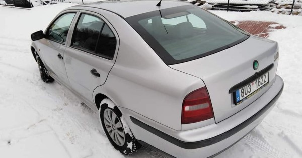 Octavia 1.6 55 kw .chạy 125 000 km.giá 35000 kc