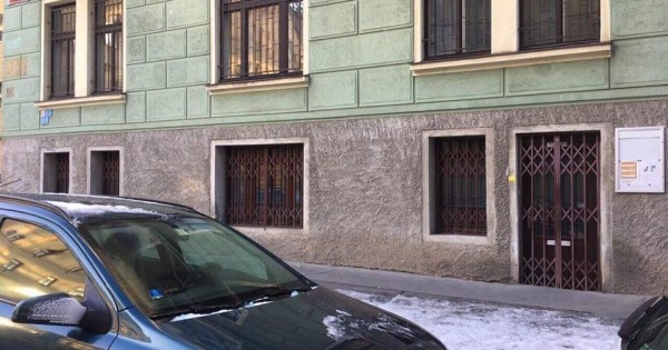 Bán nhà 2 mặt phố, địa điểm cực đẹp, nằm đúng trung tâm Praha 7