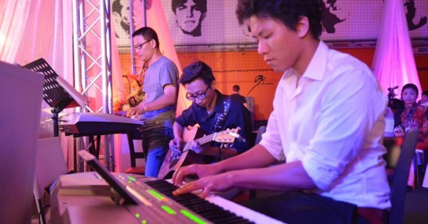 TT SonHuong Music Mở lớp dạy đàn Keyboard cho mọi lứa tuổi tại Praha.