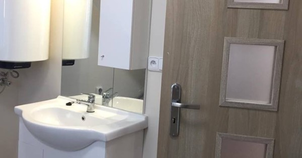 Cho thuê barak gồm 2 byt 2+kk và 1 byt 4+kk