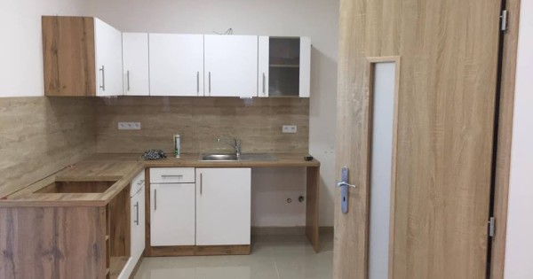 Cho thuê barak gồm 2 byt 2+kk và 1 byt 4+kk