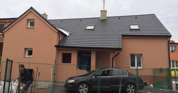 Cho thuê barak gồm 2 byt 2+kk và 1 byt 4+kk