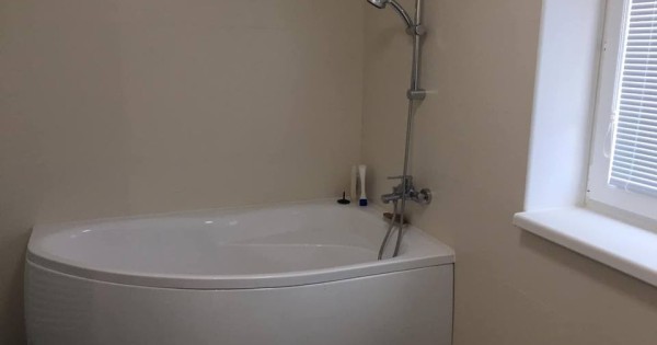 Cho thuê barak gồm 2 byt 2+kk và 1 byt 4+kk