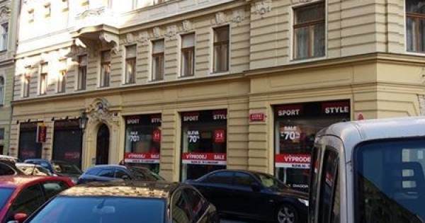 Nhượng lại C H Nail vi trí đẹp nhất quảng trường Praha 4