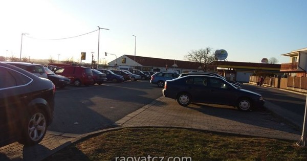 Nhượng lại HĐ 105 m2 chủ tư nhân tại trung tâm thương mại JESENICE Praha 4