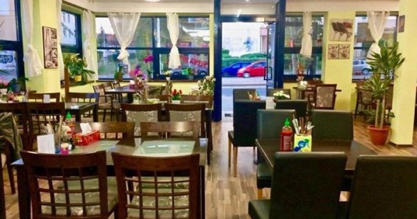 Nhượng lại cửa hàng ăn tại Praha 3, đầy đủ bàn ghê, xoong nồi ạ.