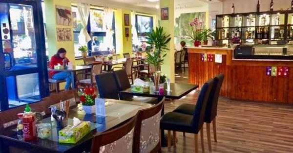 Nhượng lại cửa hàng ăn tại Praha 3, đầy đủ bàn ghê, xoong nồi ạ.