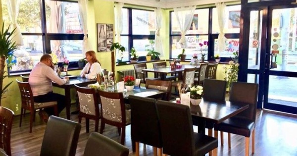 Nhượng lại cửa hàng ăn tại Praha 3, đầy đủ bàn ghê, xoong nồi ạ.