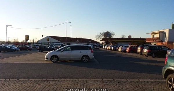 Nhượng lại HĐ 105 m2 chủ tư nhân tại trung tâm thương mại JESENICE Praha 4