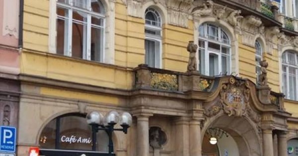 Nhượng lại C H Nail vi trí đẹp nhất quảng trường Praha 4