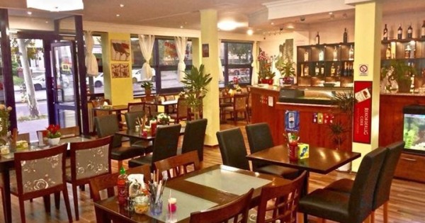 Nhượng lại cửa hàng ăn tại Praha 3, đầy đủ bàn ghê, xoong nồi ạ.