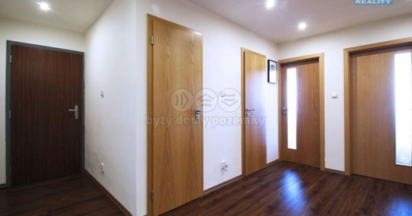 Bán Byt 3+kk,đã sửa rất đẹp DT 67m2, Praha 4 Modřany ra Sapa 6 min, đi kacerov 8